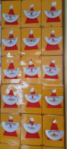 Prace plastyczne pt. Święty Mikołaj wykonane przez dzieci.